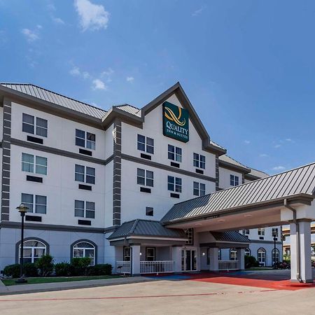 Quality Inn & Suites I-35 E-Walnut Hill Далас Екстериор снимка