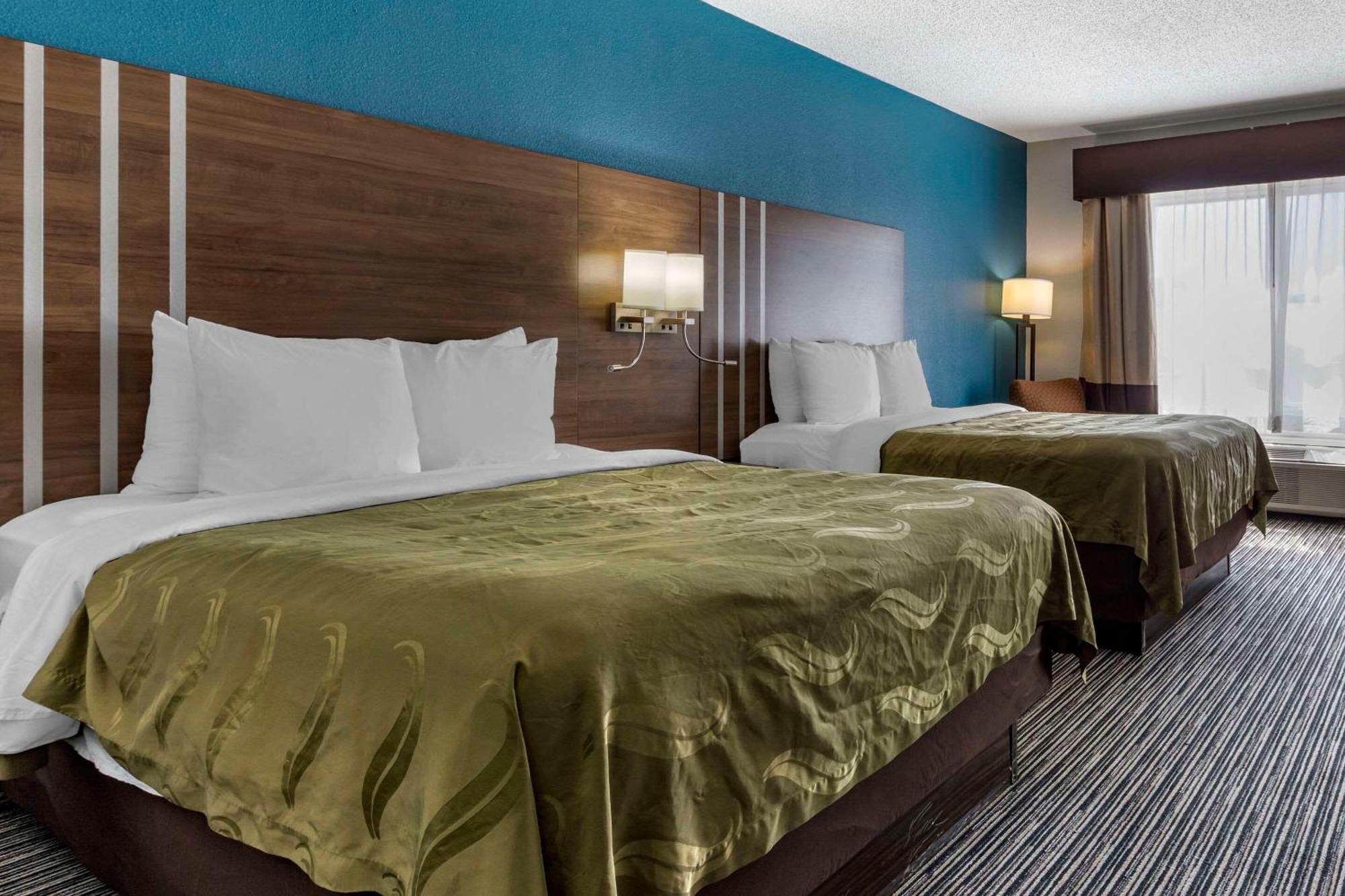Quality Inn & Suites I-35 E-Walnut Hill Далас Екстериор снимка