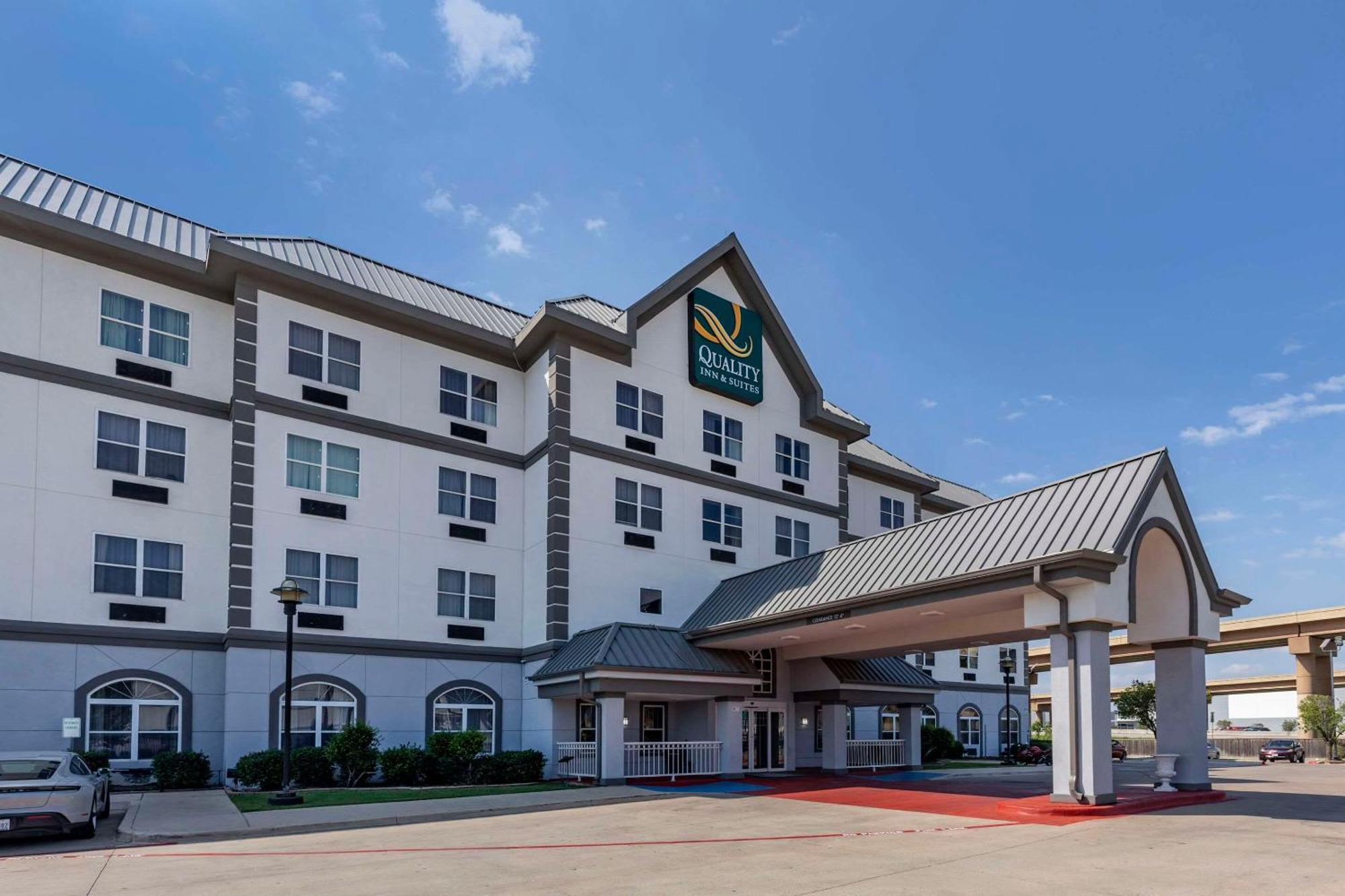 Quality Inn & Suites I-35 E-Walnut Hill Далас Екстериор снимка