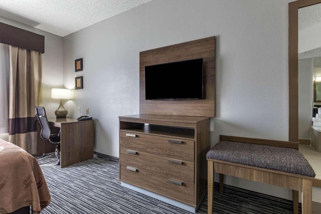 Quality Inn & Suites I-35 E-Walnut Hill Далас Стая снимка